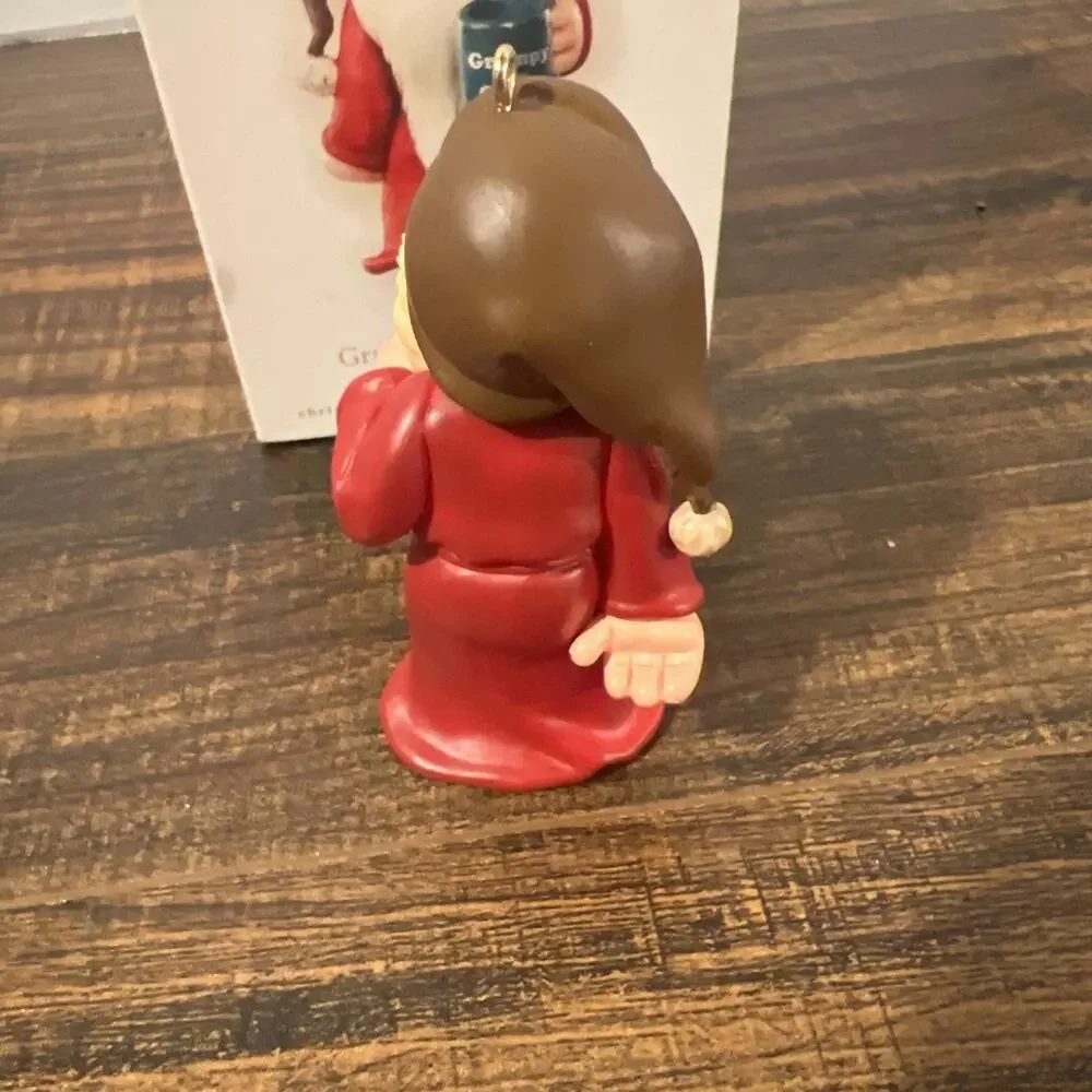 HALLMARK KEEPSAKE ORNAMENT SNOW WHITE GRUMPY BEFORE COFFEE 2007